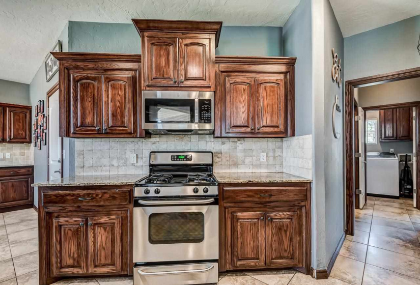 4 Bedrooms Bedrooms, ,2 BathroomsBathrooms,Residential,Single Family,Fountain View,1.5,131798