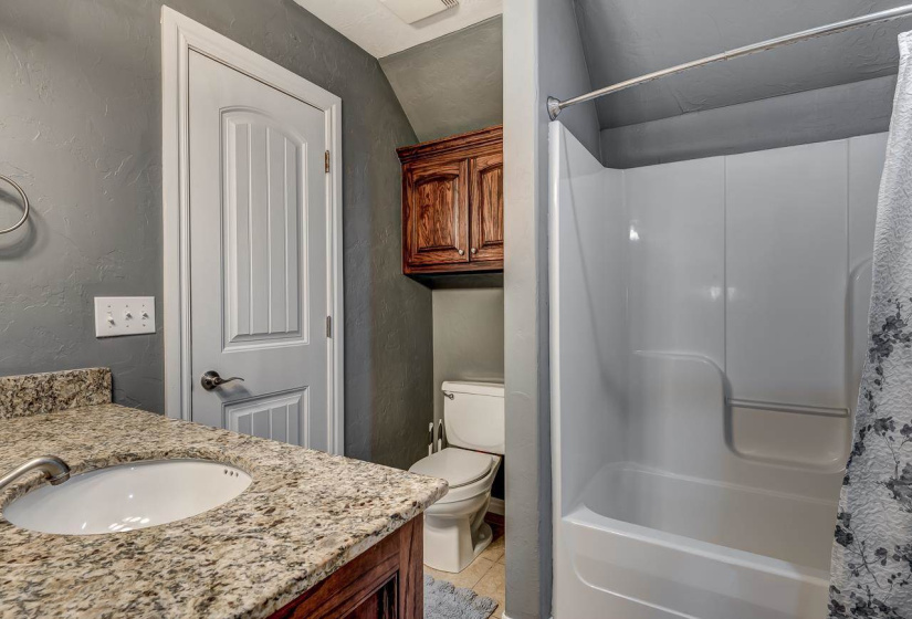 4 Bedrooms Bedrooms, ,2 BathroomsBathrooms,Residential,Single Family,Fountain View,1.5,131798