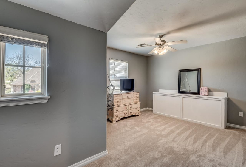 4 Bedrooms Bedrooms, ,2 BathroomsBathrooms,Residential,Single Family,Fountain View,1.5,131798