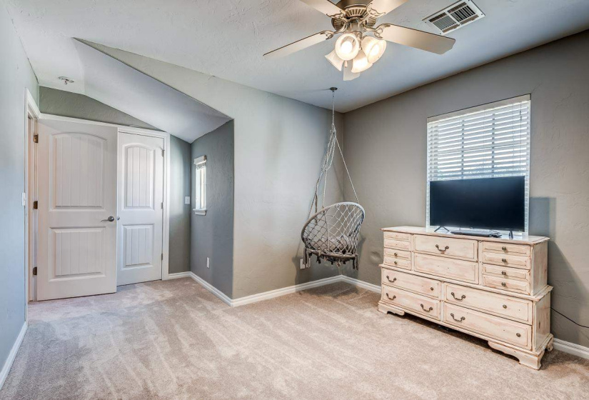 4 Bedrooms Bedrooms, ,2 BathroomsBathrooms,Residential,Single Family,Fountain View,1.5,131798