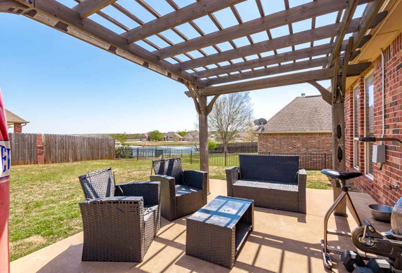 4 Bedrooms Bedrooms, ,2 BathroomsBathrooms,Residential,Single Family,Fountain View,1.5,131798