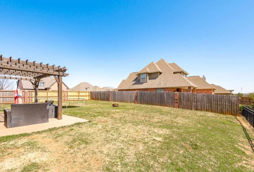 4 Bedrooms Bedrooms, ,2 BathroomsBathrooms,Residential,Single Family,Fountain View,1.5,131798
