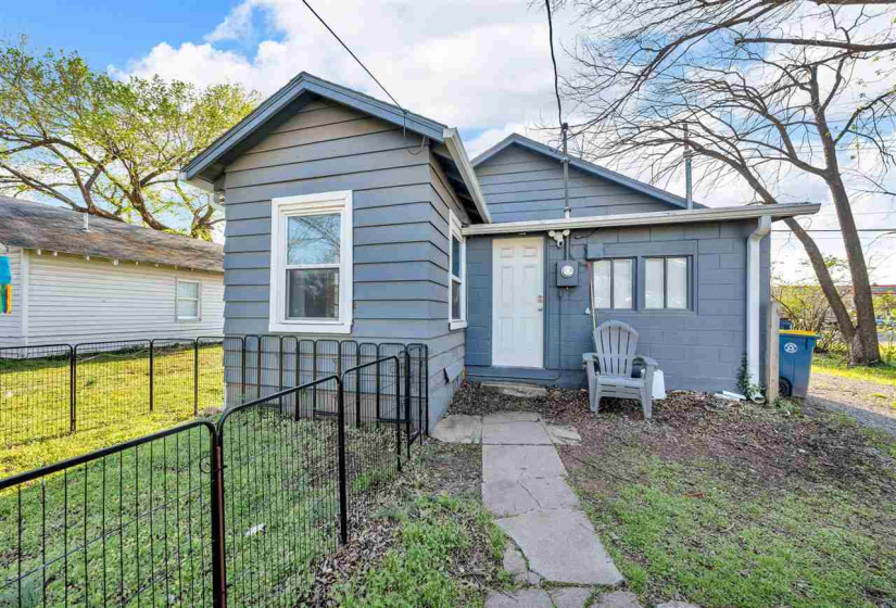 2 Bedrooms Bedrooms, ,1 BathroomBathrooms,Residential,Single Family,Perkins,1,131800