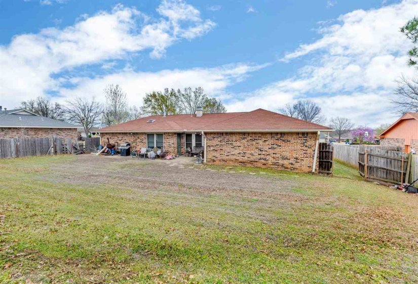 4 Bedrooms Bedrooms, ,2 BathroomsBathrooms,Residential,Single Family,Mansfield,1,131804