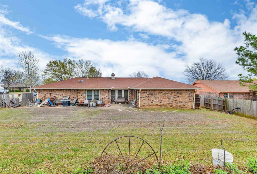 4 Bedrooms Bedrooms, ,2 BathroomsBathrooms,Residential,Single Family,Mansfield,1,131804