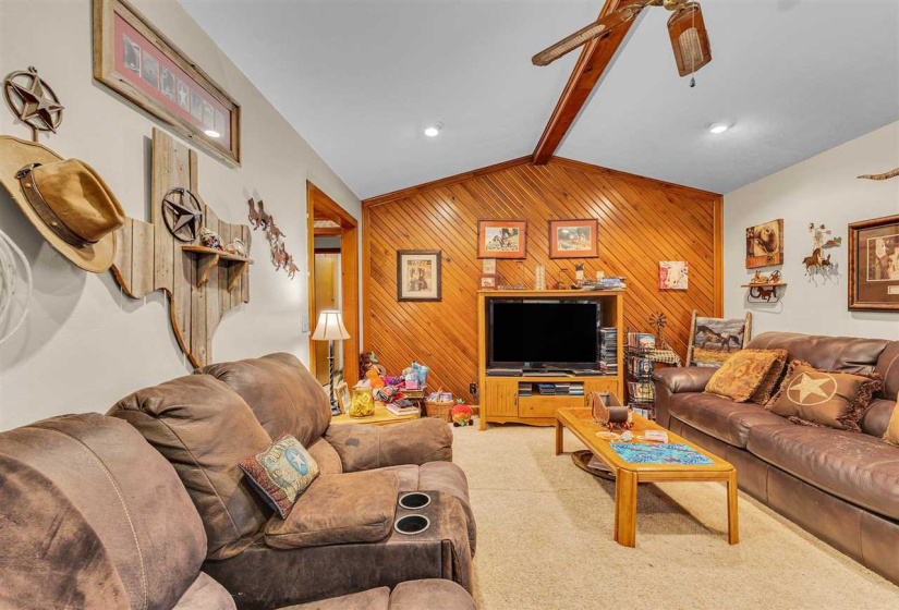 4 Bedrooms Bedrooms, ,2 BathroomsBathrooms,Residential,Single Family,Mansfield,1,131804