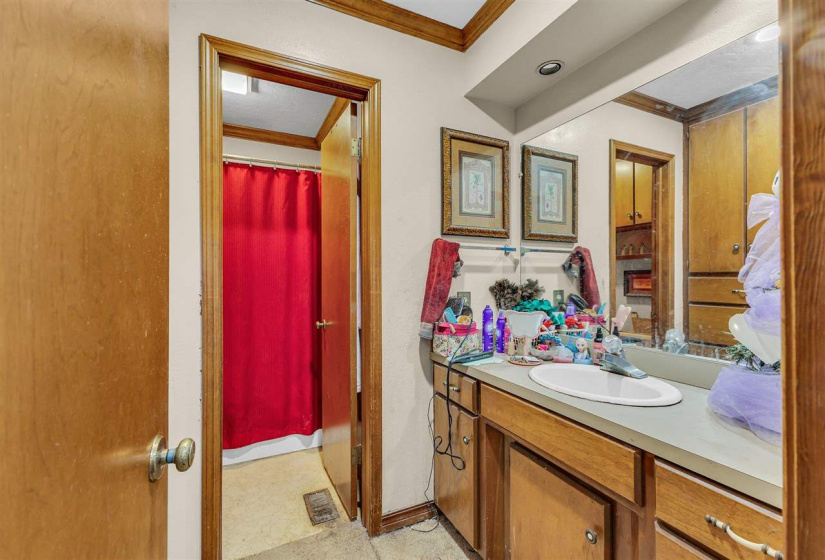 4 Bedrooms Bedrooms, ,2 BathroomsBathrooms,Residential,Single Family,Mansfield,1,131804