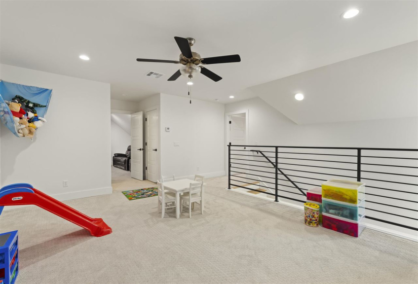 4 Bedrooms Bedrooms, ,3 BathroomsBathrooms,Residential,Single Family,Nightfall,1.5,131805