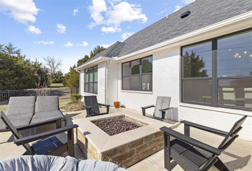 4 Bedrooms Bedrooms, ,3 BathroomsBathrooms,Residential,Single Family,Nightfall,1.5,131805