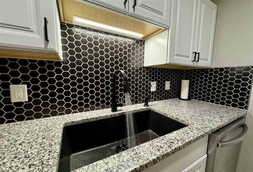 3 Bedrooms Bedrooms, ,1 BathroomBathrooms,Residential,Single Family,Cross,1,131811