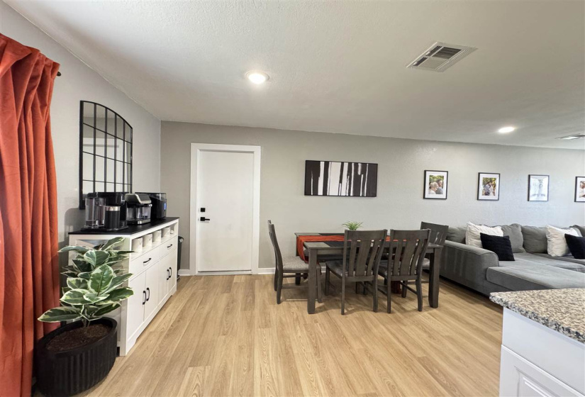 3 Bedrooms Bedrooms, ,1 BathroomBathrooms,Residential,Single Family,Cross,1,131811