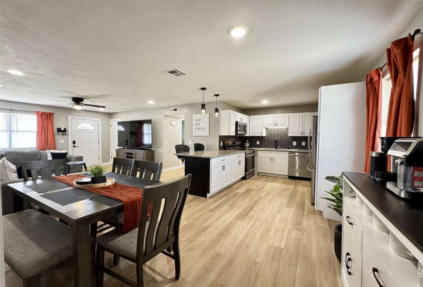3 Bedrooms Bedrooms, ,1 BathroomBathrooms,Residential,Single Family,Cross,1,131811