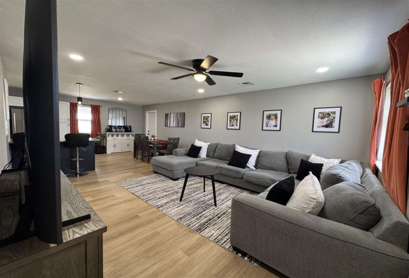 3 Bedrooms Bedrooms, ,1 BathroomBathrooms,Residential,Single Family,Cross,1,131811