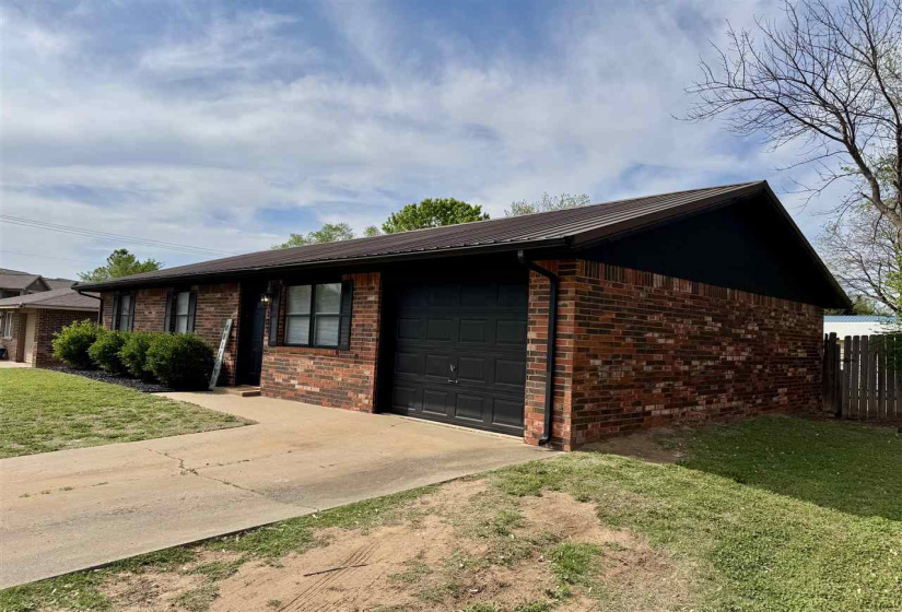 3 Bedrooms Bedrooms, ,1 BathroomBathrooms,Residential,Single Family,Cross,1,131811