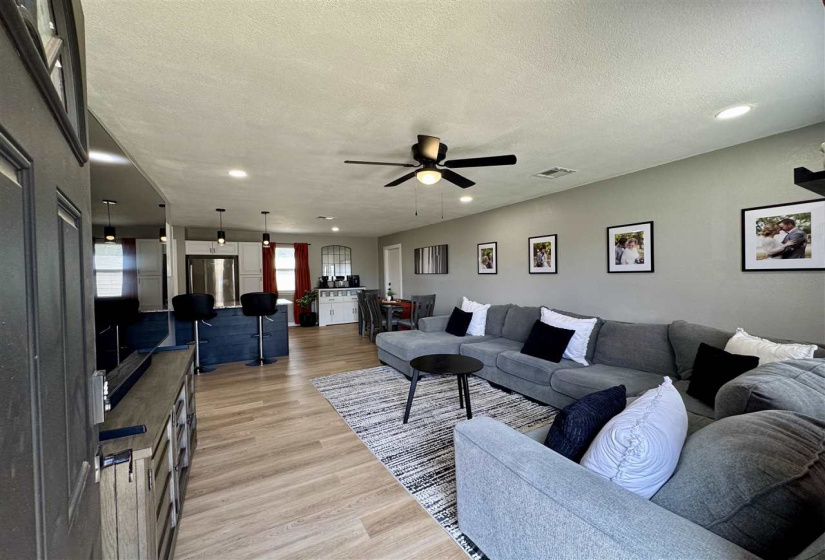 3 Bedrooms Bedrooms, ,1 BathroomBathrooms,Residential,Single Family,Cross,1,131811