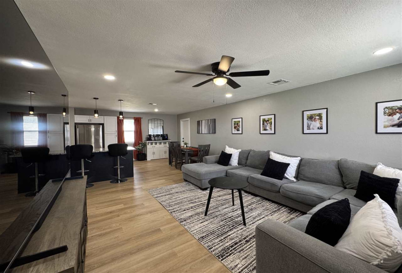 3 Bedrooms Bedrooms, ,1 BathroomBathrooms,Residential,Single Family,Cross,1,131811