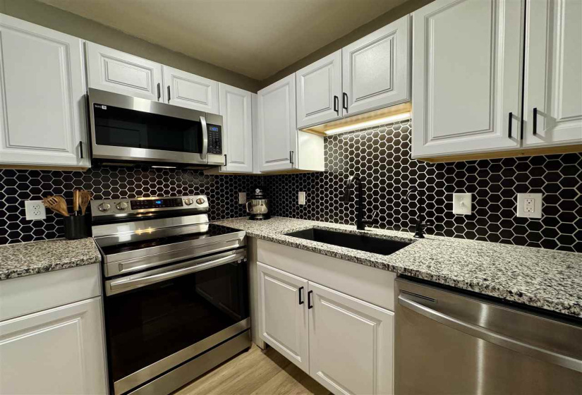 3 Bedrooms Bedrooms, ,1 BathroomBathrooms,Residential,Single Family,Cross,1,131811
