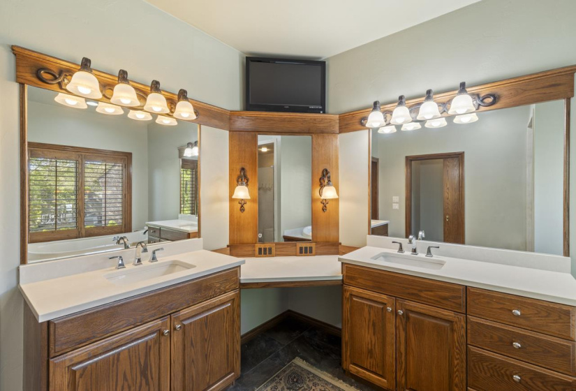 5 Bedrooms Bedrooms, ,3 BathroomsBathrooms,Residential,Single Family,Deer Run,1.5,131814