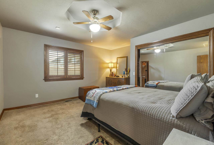 5 Bedrooms Bedrooms, ,3 BathroomsBathrooms,Residential,Single Family,Deer Run,1.5,131814
