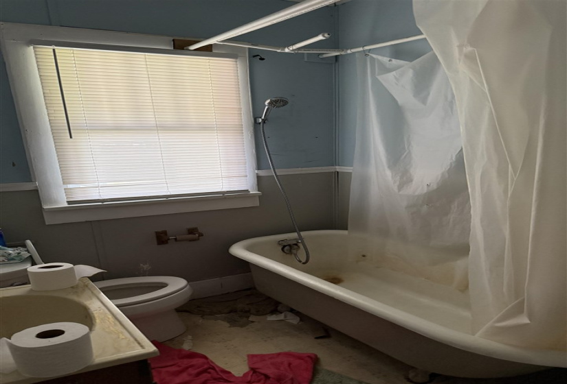 2 Bedrooms Bedrooms, ,1 BathroomBathrooms,Residential,Single Family,Oak,1,131817