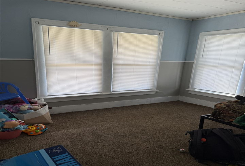 2 Bedrooms Bedrooms, ,1 BathroomBathrooms,Residential,Single Family,Oak,1,131817