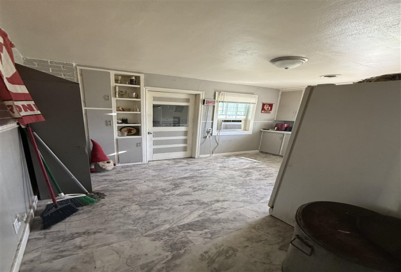 2 Bedrooms Bedrooms, ,1 BathroomBathrooms,Residential,Single Family,Pine,1,131821