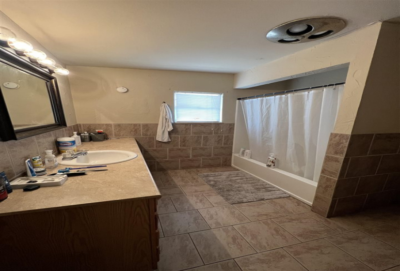 5 Bedrooms Bedrooms, ,2 BathroomsBathrooms,Residential,Single Family,6th,3,131823