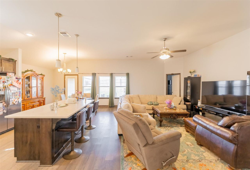 3 Bedrooms Bedrooms, ,2 BathroomsBathrooms,Residential,Single Family,Landry,1,131833