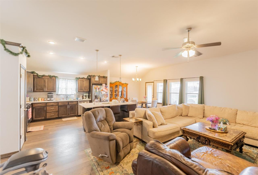 3 Bedrooms Bedrooms, ,2 BathroomsBathrooms,Residential,Single Family,Landry,1,131833