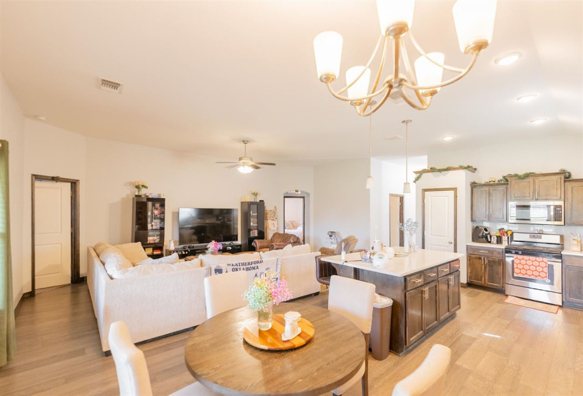 3 Bedrooms Bedrooms, ,2 BathroomsBathrooms,Residential,Single Family,Landry,1,131833