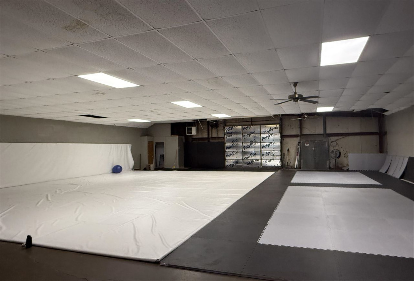 1 BathroomBathrooms,Commercial/industrial,Commercial,3rd,1,131850