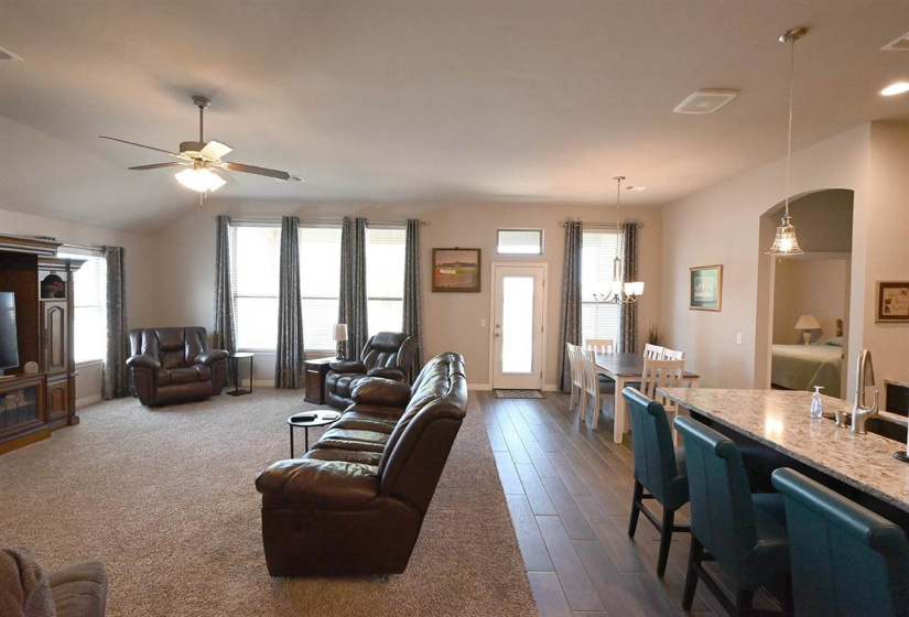 3 Bedrooms Bedrooms, ,2 BathroomsBathrooms,Residential,Single Family,Emerald,1,131841
