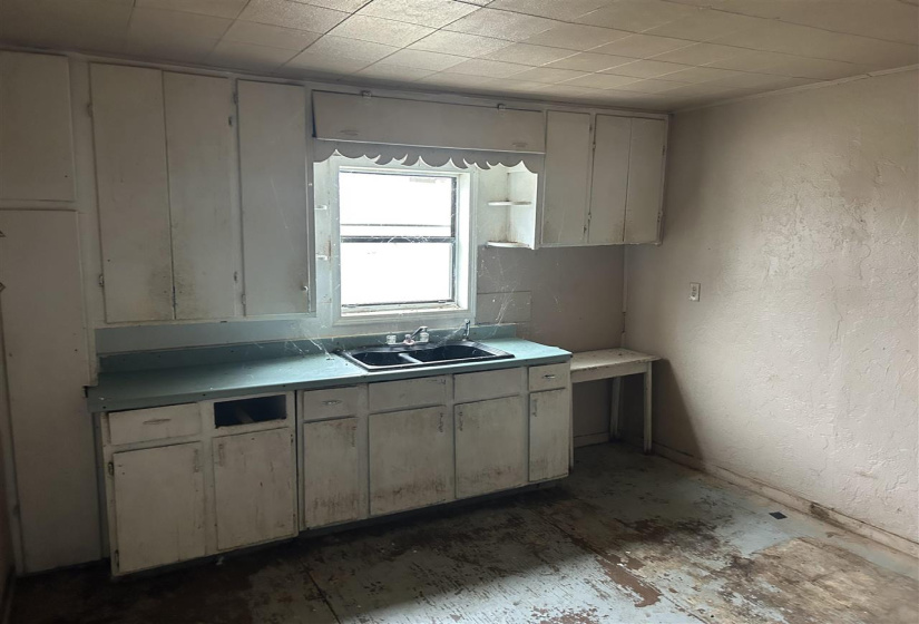 3 Bedrooms Bedrooms, ,1 BathroomBathrooms,Residential,Single Family,Birch,1,131843