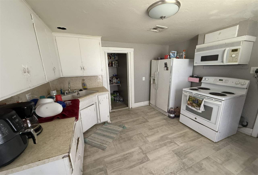 2 Bedrooms Bedrooms, ,1 BathroomBathrooms,Residential,Single Family,9th,1,131846