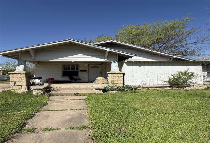 2 Bedrooms Bedrooms, ,1 BathroomBathrooms,Residential,Single Family,Elm,1,131847