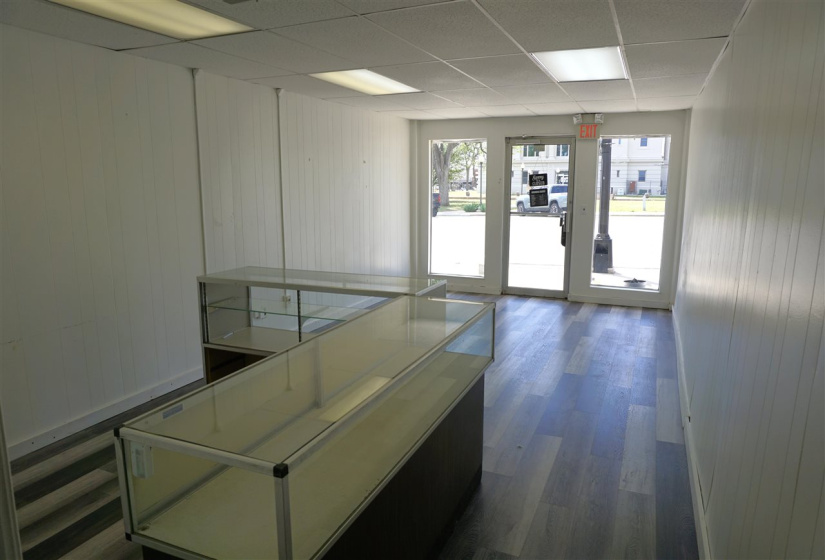 0 , 0 ,21 BathroomsBathrooms,Commercial/industrial,Commercial,Delaware,1,131852