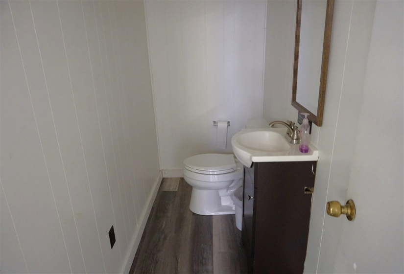 0 , 0 ,21 BathroomsBathrooms,Commercial/industrial,Commercial,Delaware,1,131852