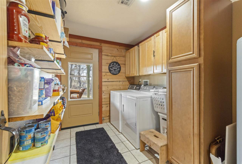 50 BathroomsBathrooms,Commercial/industrial,Commercial,Lakeview,1,131857