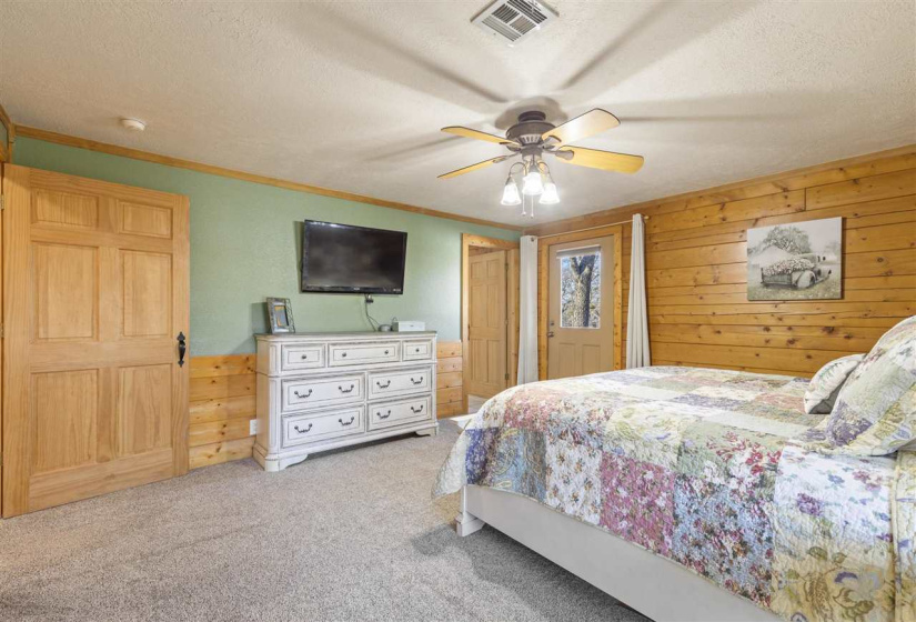 50 BathroomsBathrooms,Commercial/industrial,Commercial,Lakeview,1,131857