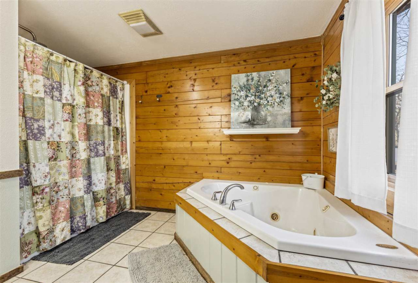 50 BathroomsBathrooms,Commercial/industrial,Commercial,Lakeview,1,131857