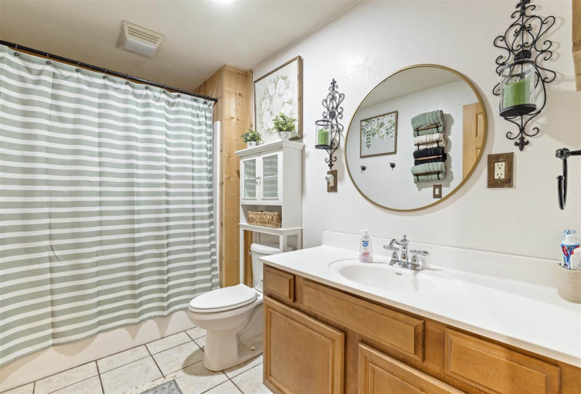 50 BathroomsBathrooms,Commercial/industrial,Commercial,Lakeview,1,131857