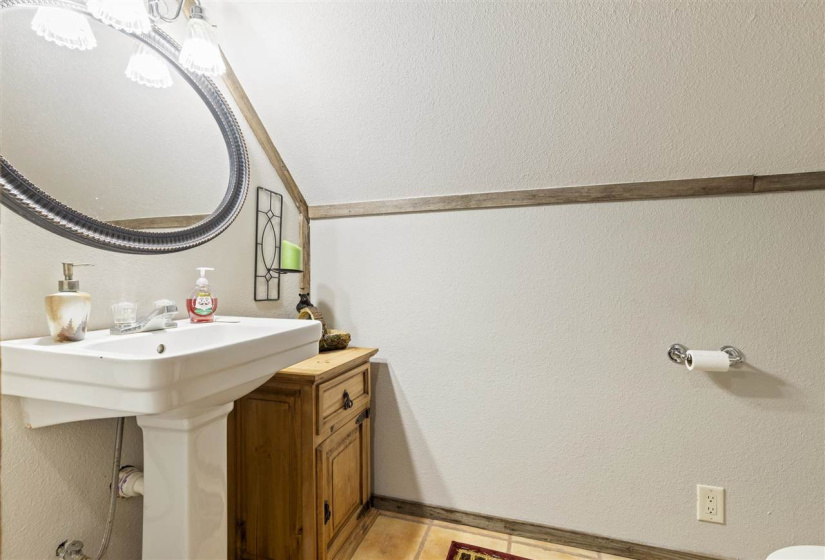 50 BathroomsBathrooms,Commercial/industrial,Commercial,Lakeview,1,131857