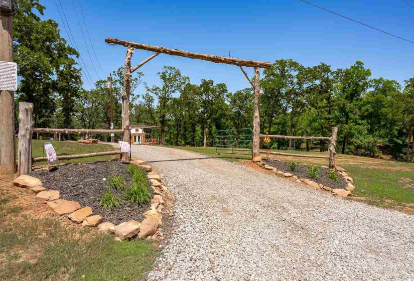 50 BathroomsBathrooms,Commercial/industrial,Commercial,Lakeview,1,131857