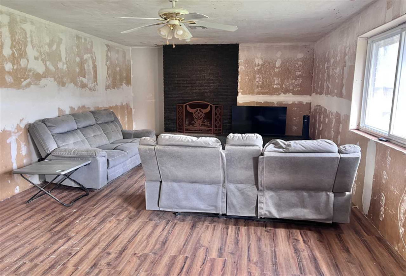 3 Bedrooms Bedrooms, ,2 BathroomsBathrooms,Residential,Single Family,Kings Hwy,1,131856