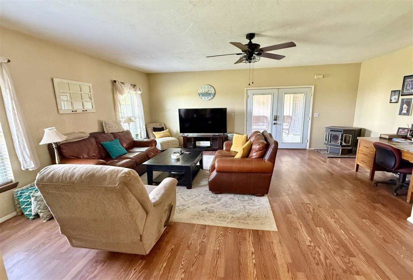 3 Bedrooms Bedrooms, ,2 BathroomsBathrooms,Residential,Single Family,Skyline Hills,1,131860