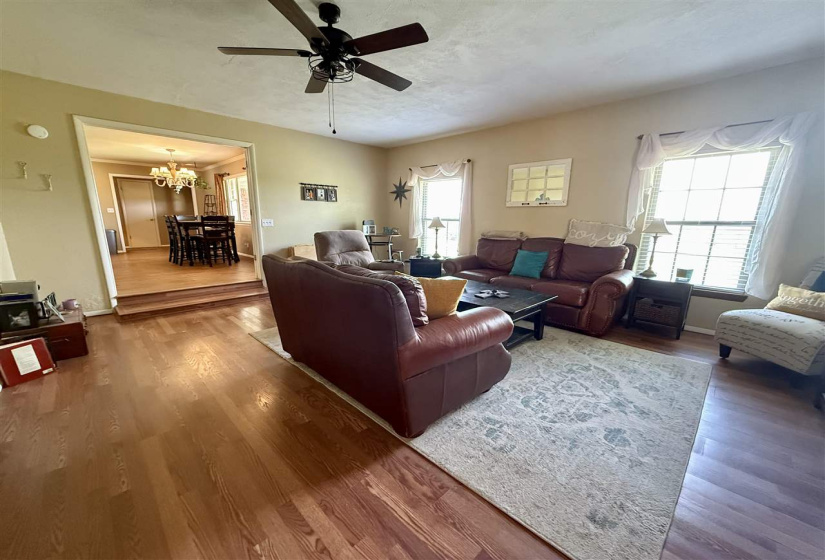 3 Bedrooms Bedrooms, ,2 BathroomsBathrooms,Residential,Single Family,Skyline Hills,1,131860