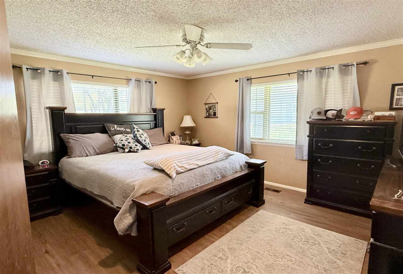 3 Bedrooms Bedrooms, ,2 BathroomsBathrooms,Residential,Single Family,Skyline Hills,1,131860