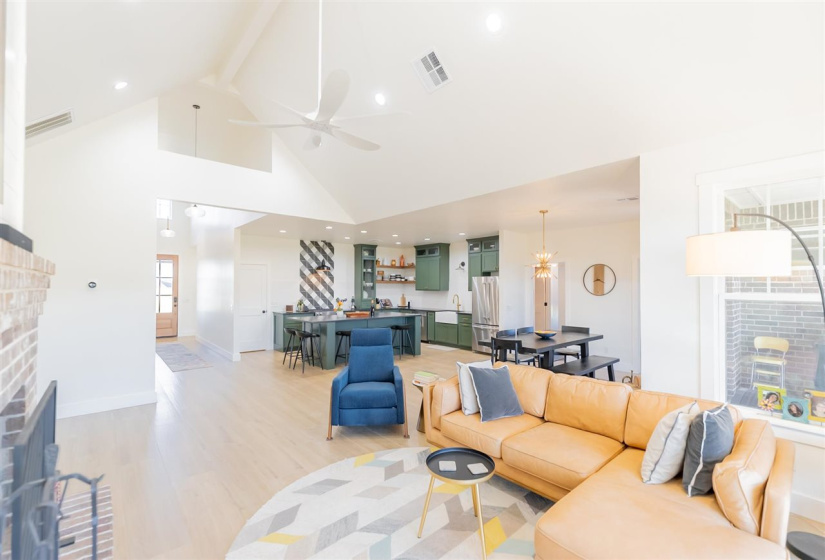3 Bedrooms Bedrooms, ,2 BathroomsBathrooms,Residential,Single Family,Shadow,1,131864