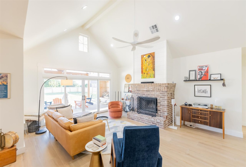 3 Bedrooms Bedrooms, ,2 BathroomsBathrooms,Residential,Single Family,Shadow,1,131864