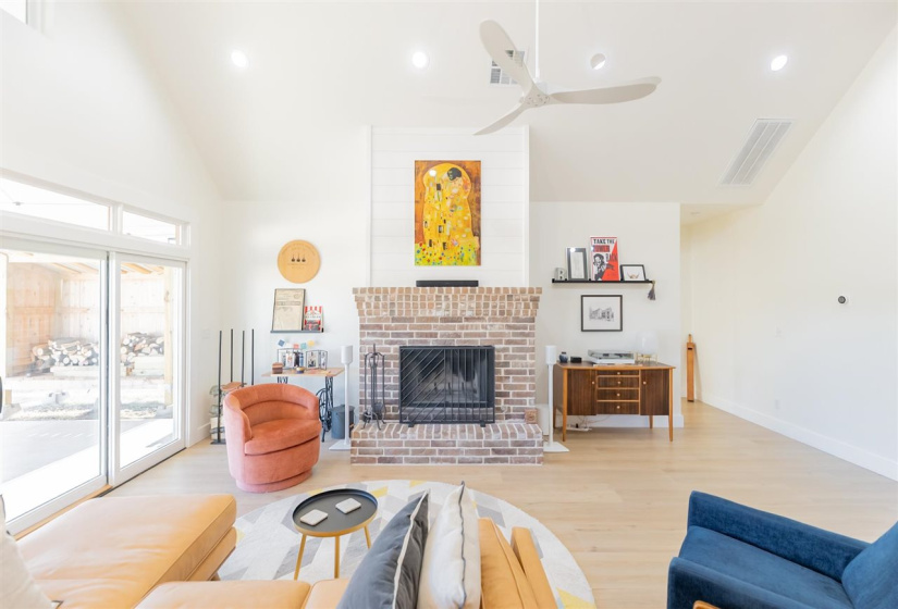 3 Bedrooms Bedrooms, ,2 BathroomsBathrooms,Residential,Single Family,Shadow,1,131864